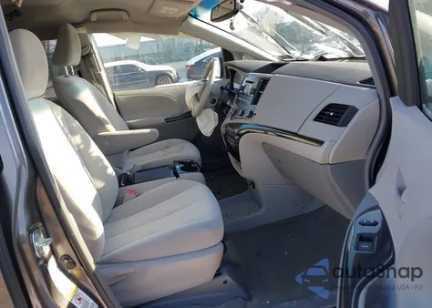 2012 Toyota Sienna Le 7 Passenger z USA, uszkodzony, nr VIN 5TDJK3DC1CS044319